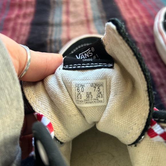 Unique Vans - Picture 4 of 5